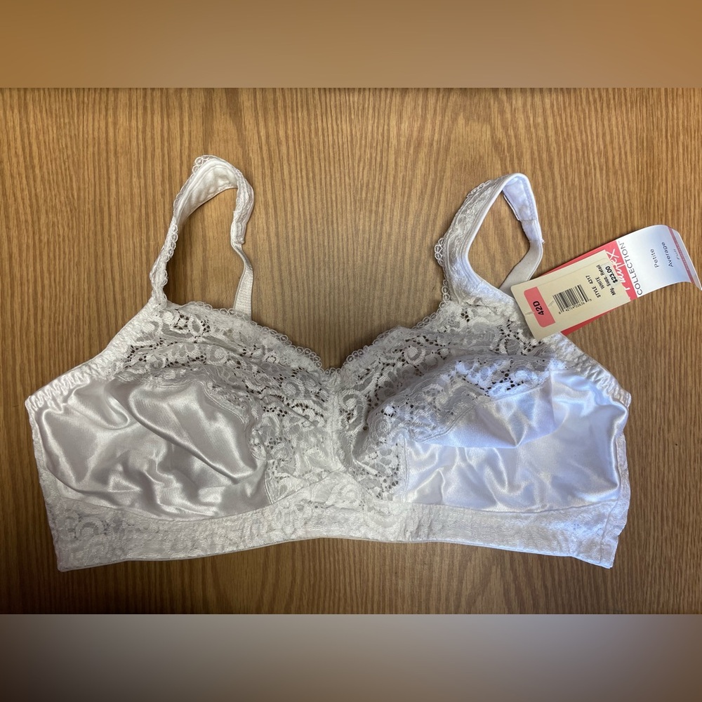 Vintage Playtex Women’s White Lace Bra 42D NWT